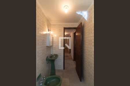 Casa à venda com 570m², 4 quartos e 4 vagasBanheiro de Serviço 2