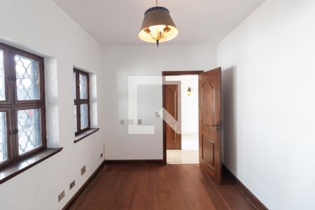 Casa à venda com 570m², 4 quartos e 4 vagasSala de Tv