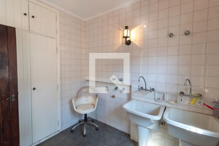 Casa à venda com 570m², 4 quartos e 4 vagasÁrea de Serviço 