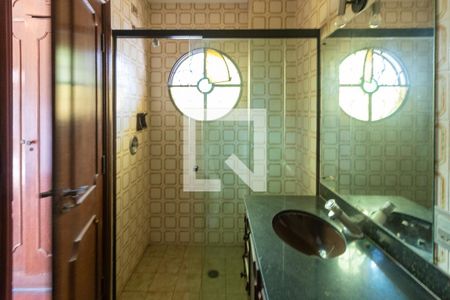 Casa à venda com 570m², 4 quartos e 4 vagasBanheiro da Suíte 2