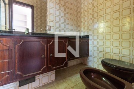 Casa à venda com 570m², 4 quartos e 4 vagasBanheiro da Suíte 2