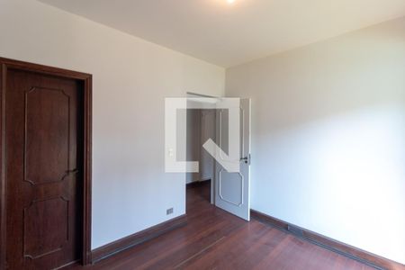 Casa à venda com 570m², 4 quartos e 4 vagasQuarto 2