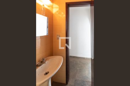 Casa à venda com 570m², 4 quartos e 4 vagasBanheiro de Serviço 1