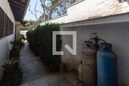 Casa à venda com 570m², 4 quartos e 4 vagasCorredor Lateral 