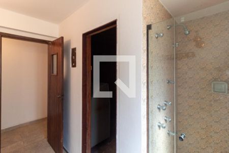 Casa à venda com 570m², 4 quartos e 4 vagasSauna 
