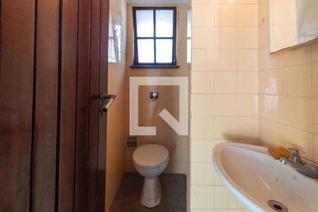 Casa à venda com 570m², 4 quartos e 4 vagasBanheiro de Serviço 1