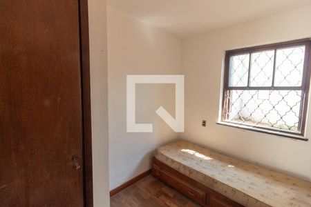 Casa à venda com 570m², 4 quartos e 4 vagasQuarto de Serviço 1