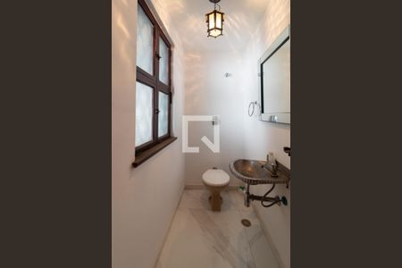 Casa à venda com 570m², 4 quartos e 4 vagasLavabo