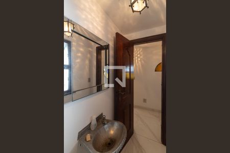 Casa à venda com 570m², 4 quartos e 4 vagasLavabo