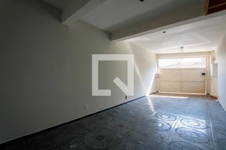 Casa à venda com 214m², 3 quartos e 2 vagas Casa à venda com 214m², 3 quartos e 2 vagasGaragem