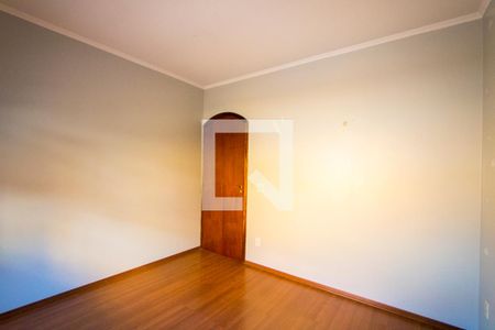 Casa à venda com 214m², 3 quartos e 2 vagas Casa à venda com 214m², 3 quartos e 2 vagasQuarto 3