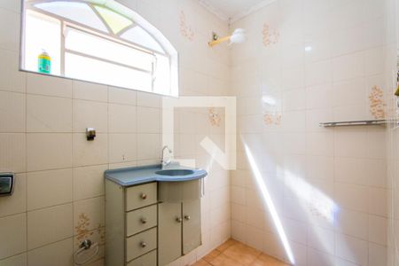Casa à venda com 214m², 3 quartos e 2 vagas Casa à venda com 214m², 3 quartos e 2 vagasBanheiro social 2