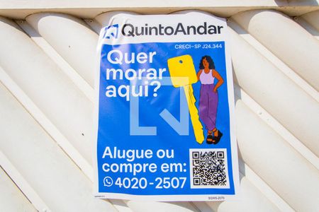 Casa à venda com 214m², 3 quartos e 2 vagas Casa à venda com 214m², 3 quartos e 2 vagasPlaquinha instalada na fachada