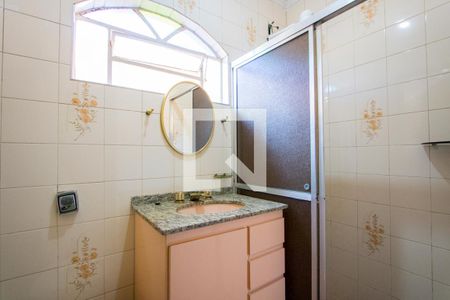 Banheiro social 1 de casa à venda com 3 quartos, 214m² em Vila Suíça, Santo André