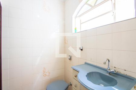 Casa à venda com 214m², 3 quartos e 2 vagas Casa à venda com 214m², 3 quartos e 2 vagasBanheiro social 2