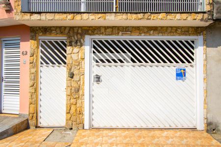 Casa à venda com 214m², 3 quartos e 2 vagas Casa à venda com 214m², 3 quartos e 2 vagasFachada
