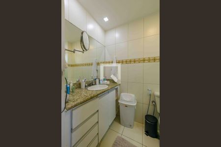 Apartamento à venda com 228m², 4 quartos e 3 vagasBanheiro da Suíte 4