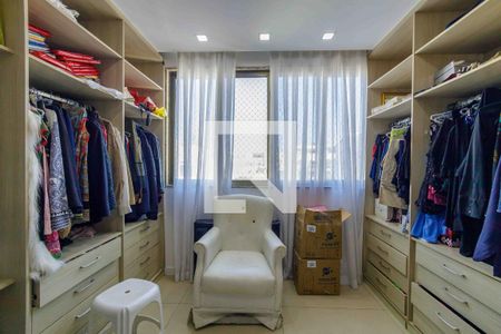 Apartamento à venda com 228m², 4 quartos e 3 vagasCloset da Suíte 1