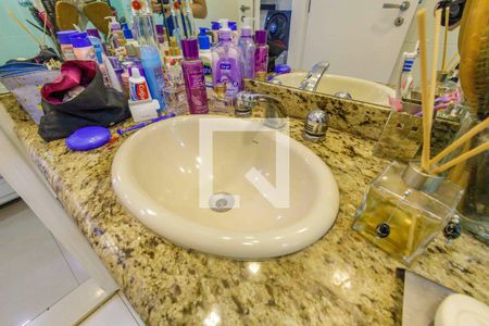 Apartamento à venda com 228m², 4 quartos e 3 vagasBanheiro da Suíte 1