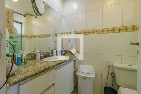 Apartamento à venda com 228m², 4 quartos e 3 vagasBanheiro da Suíte 4