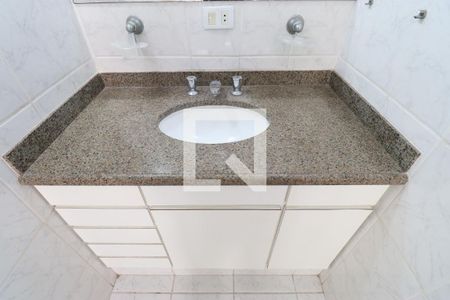 Casa à venda com 350m², 4 quartos e 6 vagasDetalhe do banheiro da Suite 2