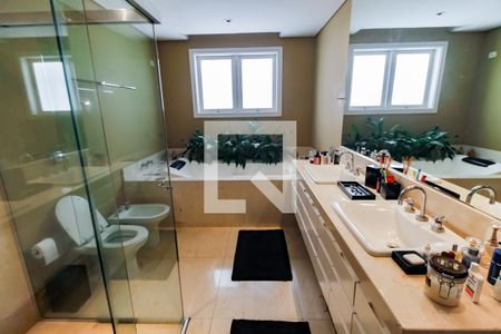 Casa para alugar com 656m², 3 quartos e 3 vagas Casa para alugar com 656m², 3 quartos e 3 vagasBanheiro da Suíte 3