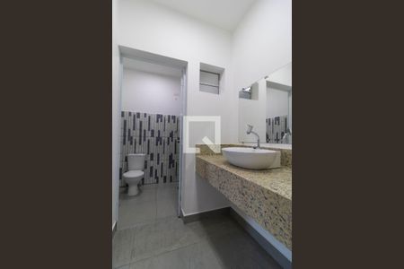 Casa à venda com 75m², 2 quartos e 4 vagas Casa à venda com 75m², 2 quartos e 4 vagasBanheiro