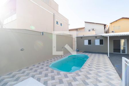 Casa à venda com 75m², 2 quartos e 4 vagas Casa à venda com 75m², 2 quartos e 4 vagasPiscina