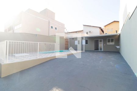 Casa à venda com 75m², 2 quartos e 4 vagas Casa à venda com 75m², 2 quartos e 4 vagasGaragem