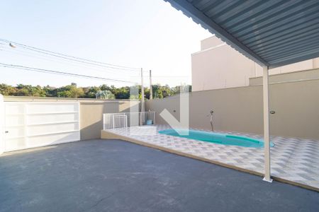 Casa à venda com 75m², 2 quartos e 4 vagas Casa à venda com 75m², 2 quartos e 4 vagasQuintal