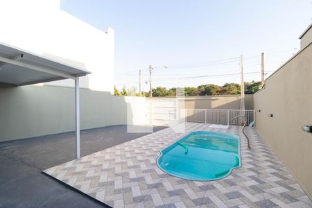 Casa à venda com 75m², 2 quartos e 4 vagas Casa à venda com 75m², 2 quartos e 4 vagasPiscina