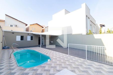 Casa à venda com 75m², 2 quartos e 4 vagas Casa à venda com 75m², 2 quartos e 4 vagasPiscina