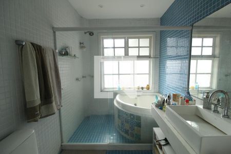 Casa à venda com 700m², 4 quartos e 4 vagasBanheiro da suíte 