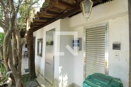 Casa à venda com 700m², 4 quartos e 4 vagasQuintal - Sauna, banheiro e casa das máquinas da piscina 