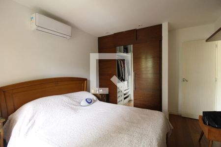 Casa à venda com 700m², 4 quartos e 4 vagasSuíte