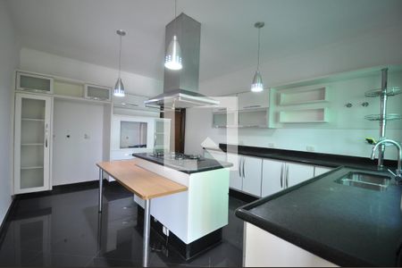 Casa para alugar com 600m², 4 quartos e 4 vagasCozinha