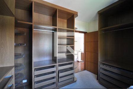 Casa para alugar com 600m², 4 quartos e 4 vagasCloset
