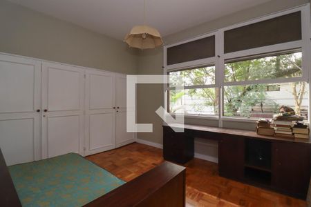 Casa para alugar com 355m², 6 quartos e 4 vagas Casa para alugar com 355m², 6 quartos e 4 vagasQuarto 2