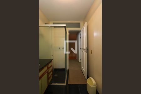 Casa para alugar com 355m², 6 quartos e 4 vagas Casa para alugar com 355m², 6 quartos e 4 vagasBanheiro Social