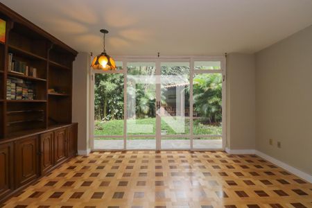 Sala de TV de casa para alugar com 6 quartos, 355m² em Pinheiros, São Paulo