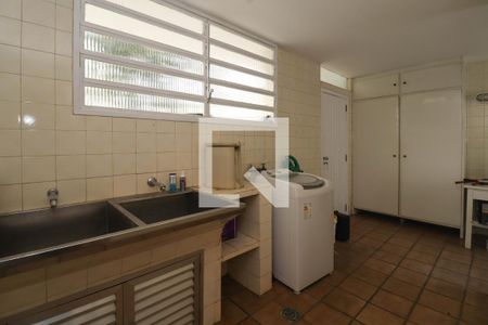 Casa para alugar com 355m², 6 quartos e 4 vagas Casa para alugar com 355m², 6 quartos e 4 vagasÁrea de Serviço