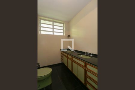 Casa para alugar com 355m², 6 quartos e 4 vagas Casa para alugar com 355m², 6 quartos e 4 vagasBanheiro Social