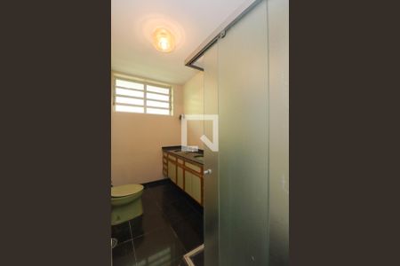Casa para alugar com 355m², 6 quartos e 4 vagas Casa para alugar com 355m², 6 quartos e 4 vagasBanheiro Social