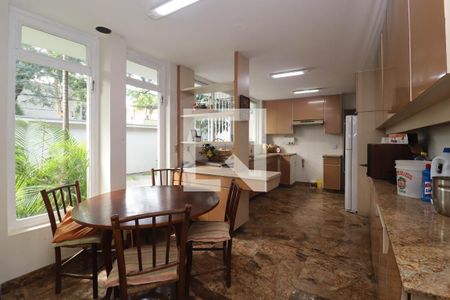 Casa para alugar com 355m², 6 quartos e 4 vagas Casa para alugar com 355m², 6 quartos e 4 vagasCozinha