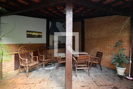 Casa para alugar com 355m², 6 quartos e 4 vagas Casa para alugar com 355m², 6 quartos e 4 vagasÁrea comum - Churrasqueira