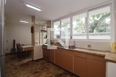 Casa para alugar com 355m², 6 quartos e 4 vagas Casa para alugar com 355m², 6 quartos e 4 vagasCozinha