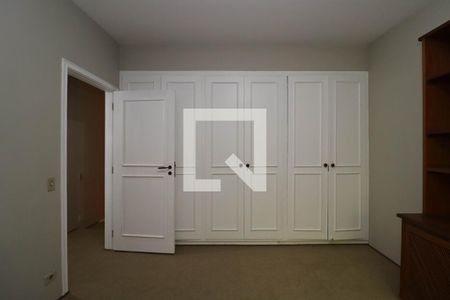 Casa para alugar com 355m², 6 quartos e 4 vagas Casa para alugar com 355m², 6 quartos e 4 vagasQuarto 3