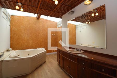 Casa para alugar com 355m², 6 quartos e 4 vagas Casa para alugar com 355m², 6 quartos e 4 vagasBanheiro da Suíte 1