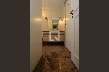Casa para alugar com 355m², 6 quartos e 4 vagas Casa para alugar com 355m², 6 quartos e 4 vagasBanheiro da Suíte 2