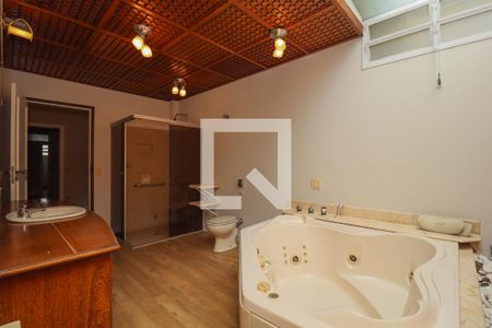 Casa para alugar com 355m², 6 quartos e 4 vagas Casa para alugar com 355m², 6 quartos e 4 vagasBanheiro da Suíte 1